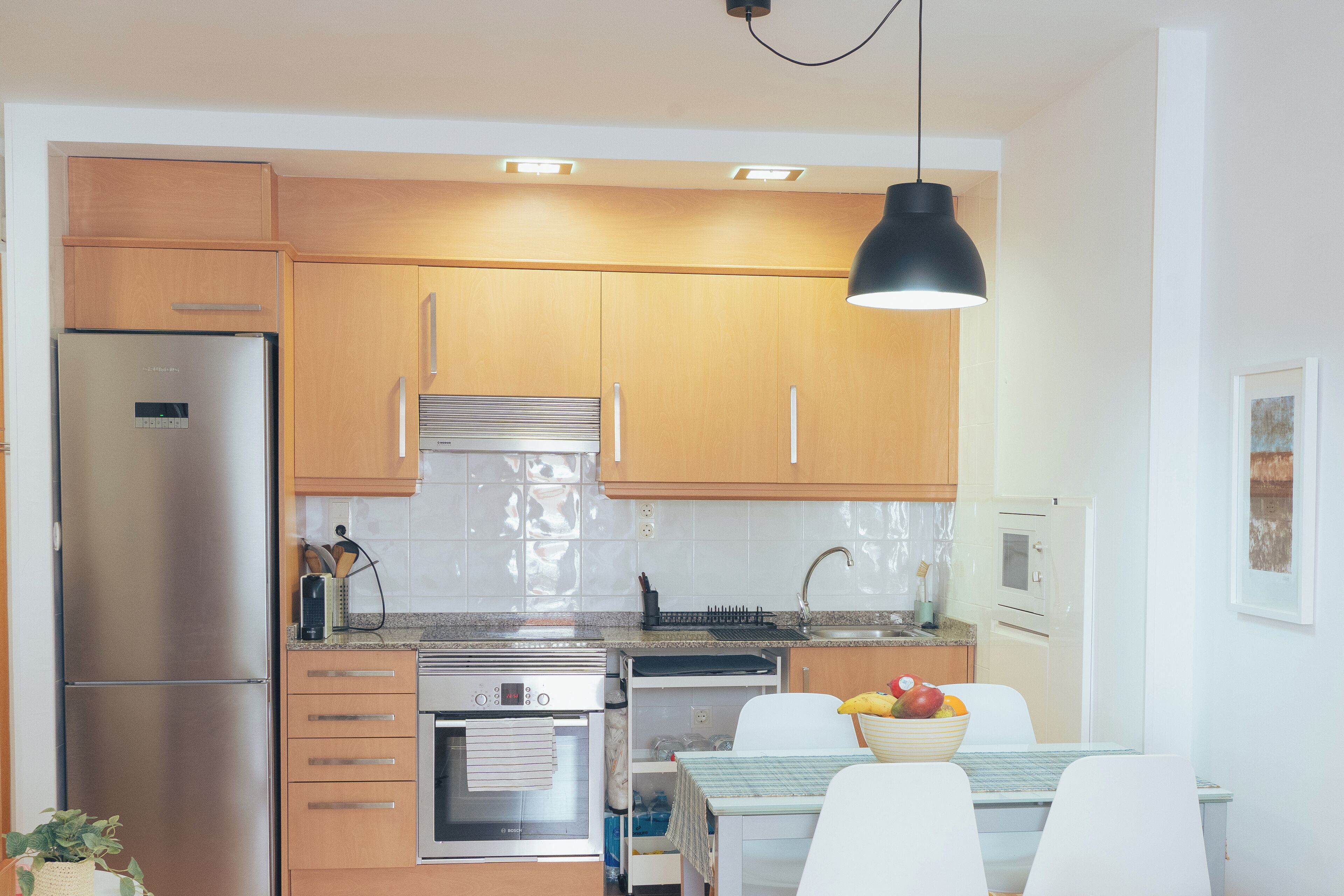 Geladeira, micro-ondas, fogão, cooktop