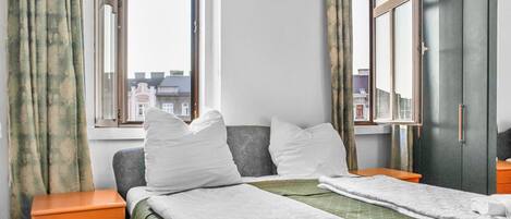 1 slaapkamer, een strijkplank/strijkijzer, reisbedje, wifi