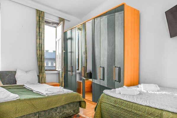 1 bedroom, iron/ironing board, travel crib, WiFi
