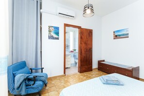 2 habitaciones, tabla de planchar con plancha, wifi y ropa de cama 