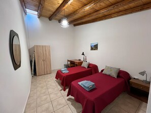 2 quartos, ferros/tábuas de passar roupa, Wi-Fi, roupa de cama