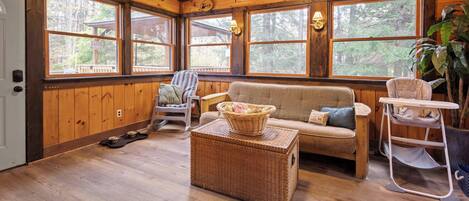 Smart TV, chimenea, videojuegos y futbolito