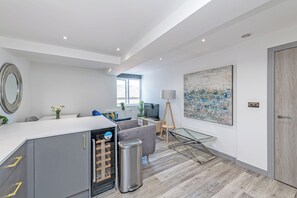 Flat-screen TV - Charles House by Guestz (Preston)