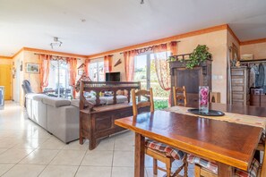 Dining - Bed and Breakfast 'Chambre D'hôtes - Chambre' with Private Pool, Wi-Fi and Air Conditioning (Puisserguier)