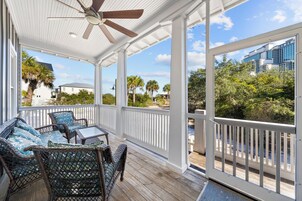 Casa exclusiva, 5 habitaciones, patio | Terraza o patio