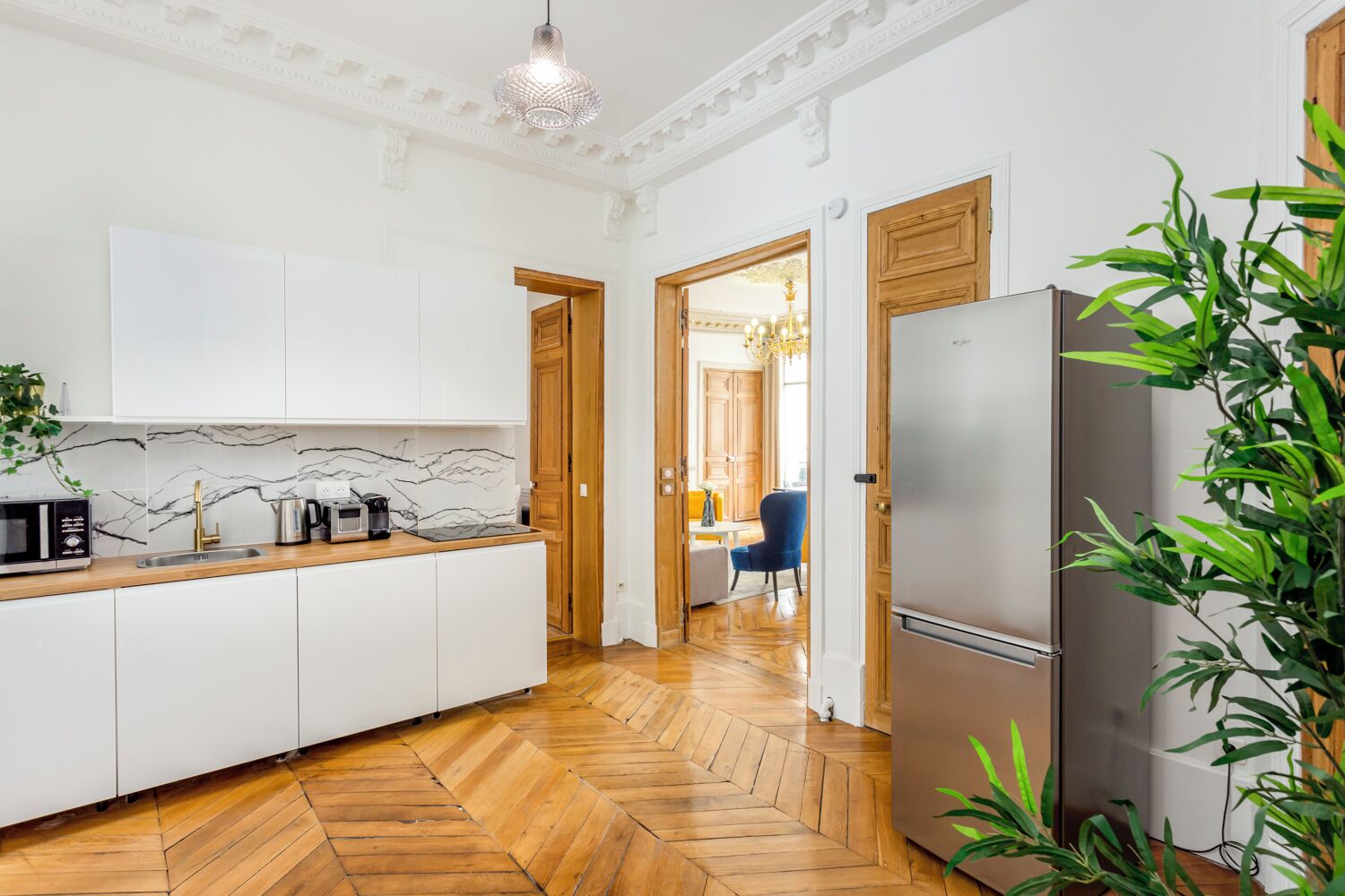 Appartement | Privékeuken | Een koelkast, een microgolfoven, een kookplaat, een broodrooster