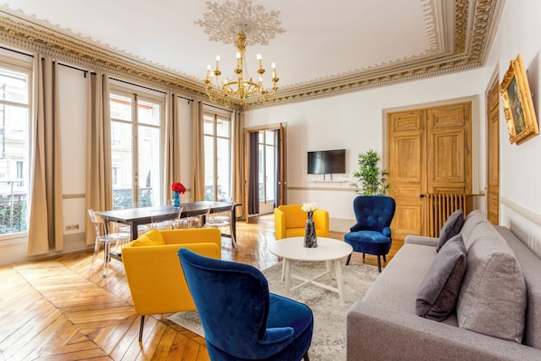 Appartement | Woonruimte | Een 32-inch smart-tv met kabelzenders, Netflix en streamingdiensten