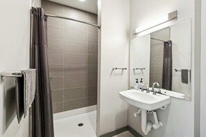 Shower, hair dryer, towels - Ground Floor Townhome | Water Campus (Baton Rouge)