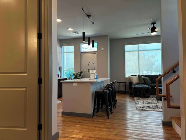 المنشأة من الداخل