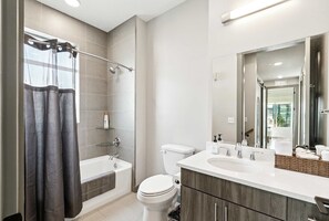 Shower, hair dryer, towels - Ground Floor Townhome | Water Campus (Baton Rouge)