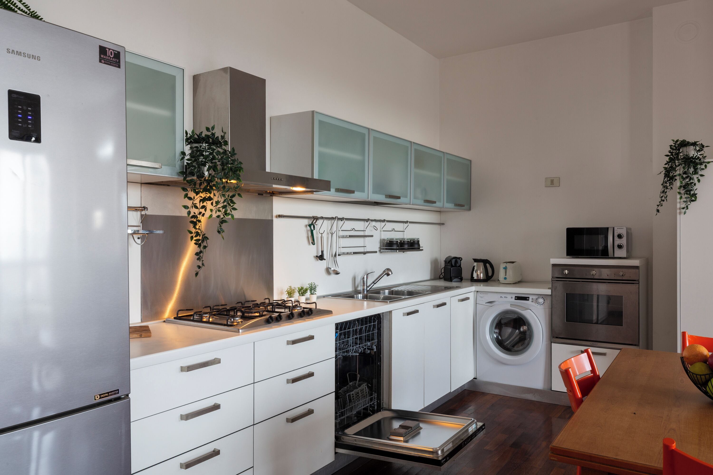 Appartamento Comfort, vista città | Cucina privata | Frigorifero con congelatore, microonde, forno, piano cottura