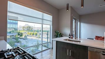 KĂŒhlschrank, Mikrowelle, Ofen, Herdplatte