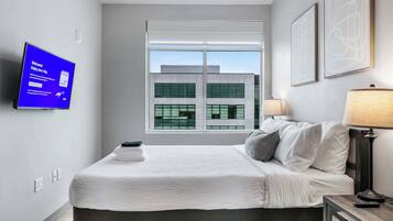 2 bedrooms, desk, WiFi, bed sheets