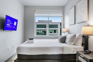 2 bedrooms, desk, WiFi, bed sheets - Downtown Oasis | Water Campus (Baton Rouge)