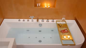 Jetted tub, hair dryer, bidet, towels