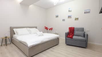 Iron/ironing board, WiFi, bed sheets