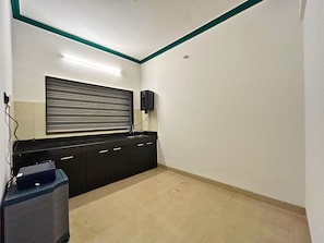 Executive-huoneisto, 3 makuuhuonetta | Yksityinen keittiö | Jääkaappi, keittoastiat/astiat/ruokailuvälineet