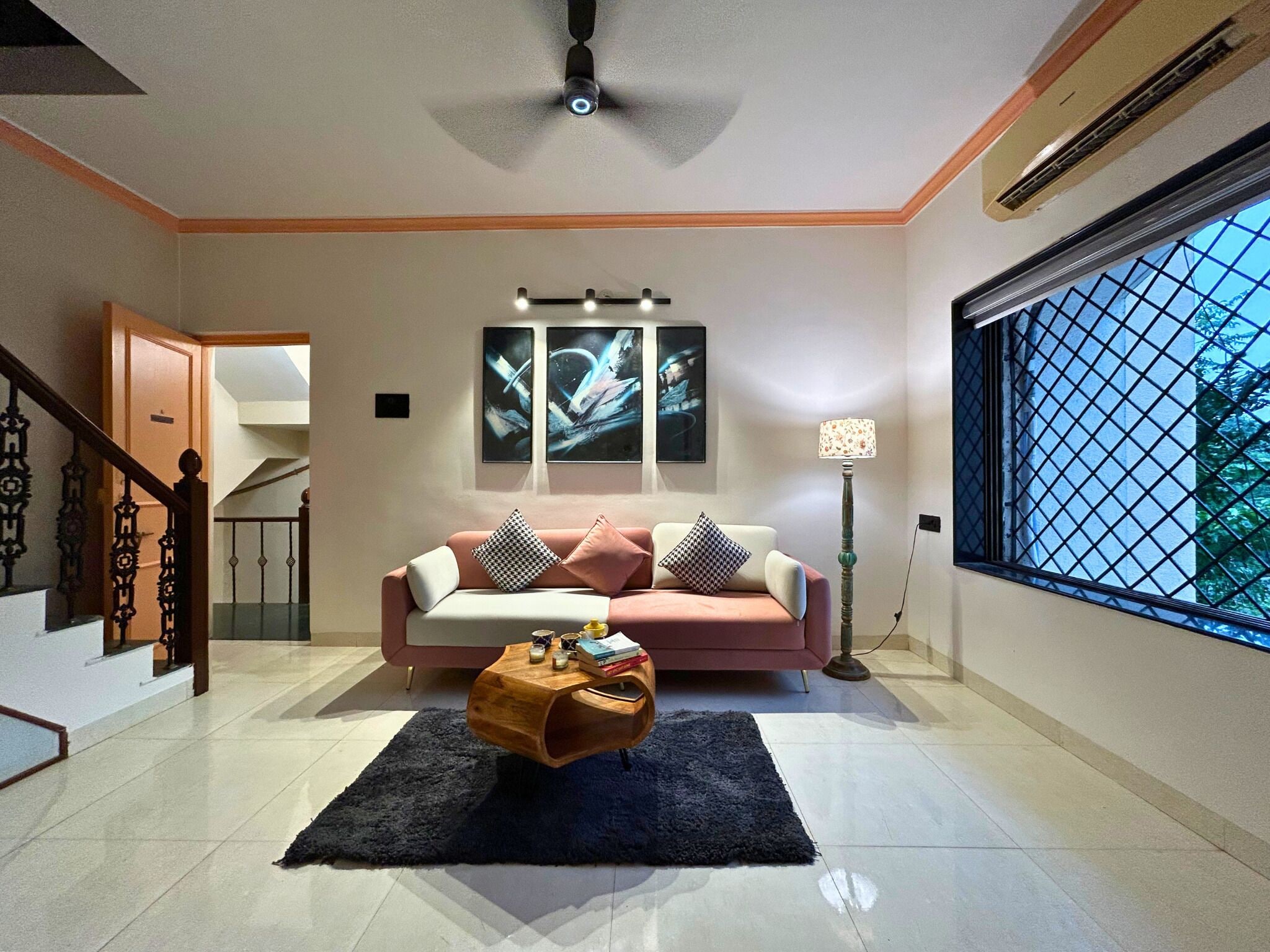 Deluxe Apartment, 2 Bedrooms, Non Smoking, Air conditioning | Living area | 40-inch Smart TV with digital channels