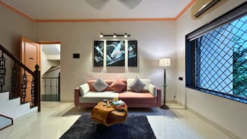 Deluxe Apartment, 2 Bedrooms, Non Smoking, Air conditioning | Living area