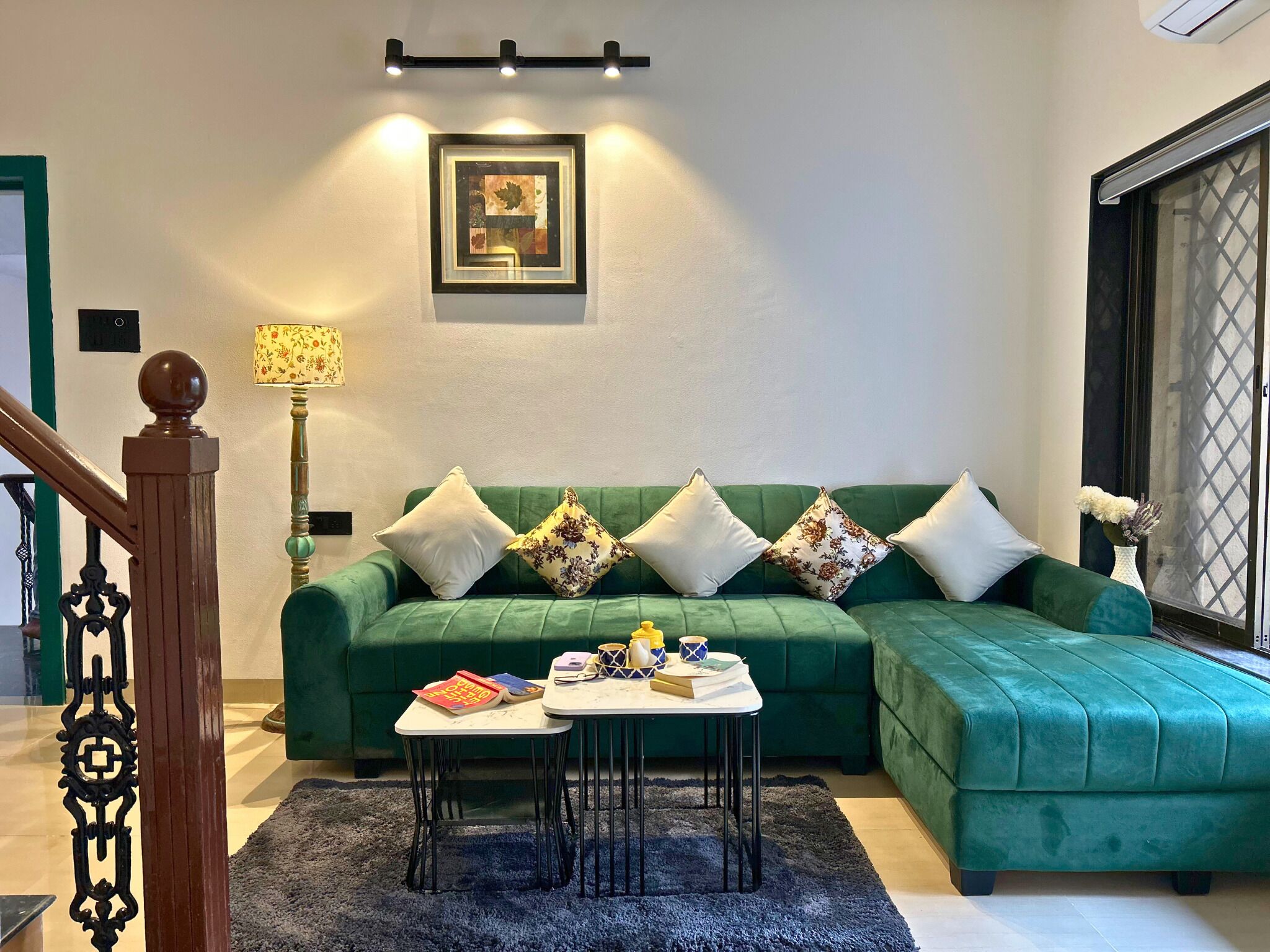 Executive Apartment, 3 Bedrooms | Living room | 40-inch Smart TV with digital channels