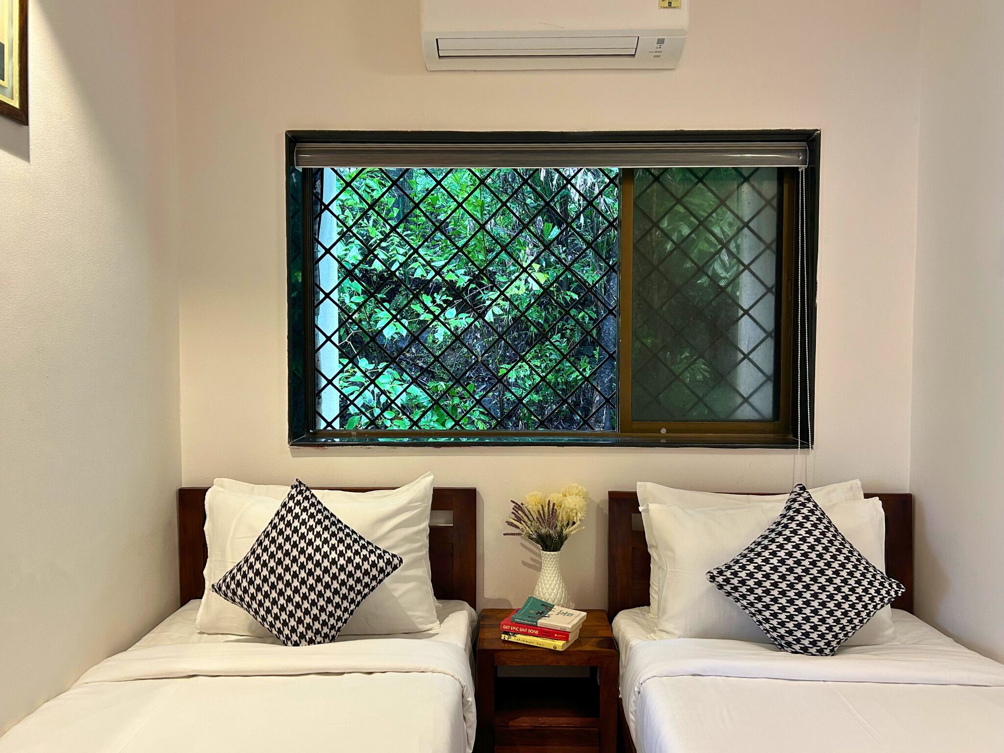 Deluxe Apartment, 2 Bedrooms, Non Smoking, Air conditioning | Memory foam beds, individually furnished, laptop workspace, free WiFi