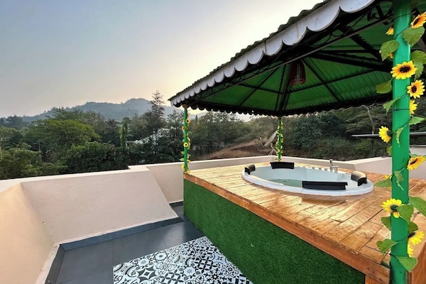 Superior Apartment, Hill View | Hill view