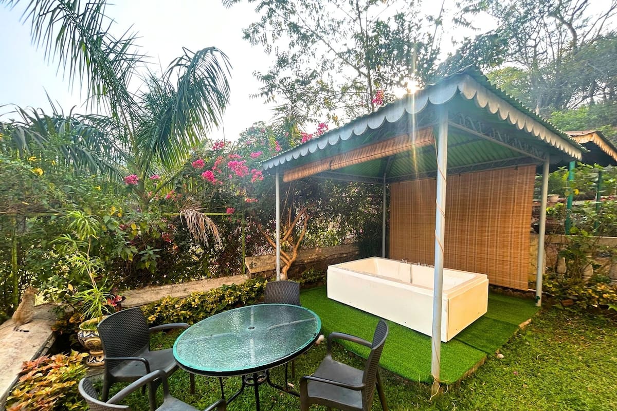 Deluxe Apartment, Hill View