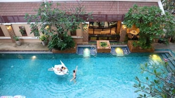 ์ค๋ด ์์์ฅ, ์ผ์ธ ์์์ฅ