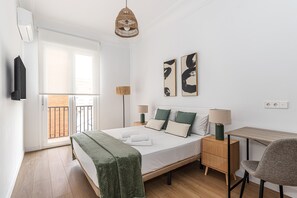 1 slaapkamer, een strijkplank/strijkijzer, gratis wifi, beddengoed