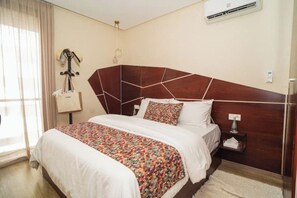1 bedroom, in-room safe, desk, iron/ironing board - Domaine d'Anfa | Luxurious Appt | Pool & Sea (Casablanca)