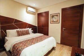 1 bedroom, in-room safe, desk, iron/ironing board