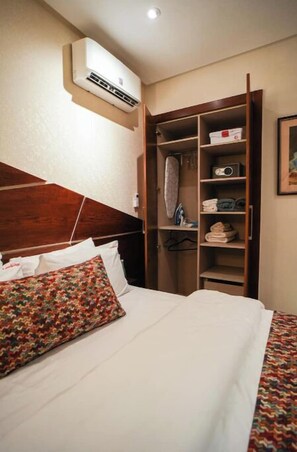 1 bedroom, in-room safe, desk, iron/ironing board