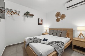 2 عدّة غرف نوم ومكتب ومكواة/لوح كي وسرير سفر