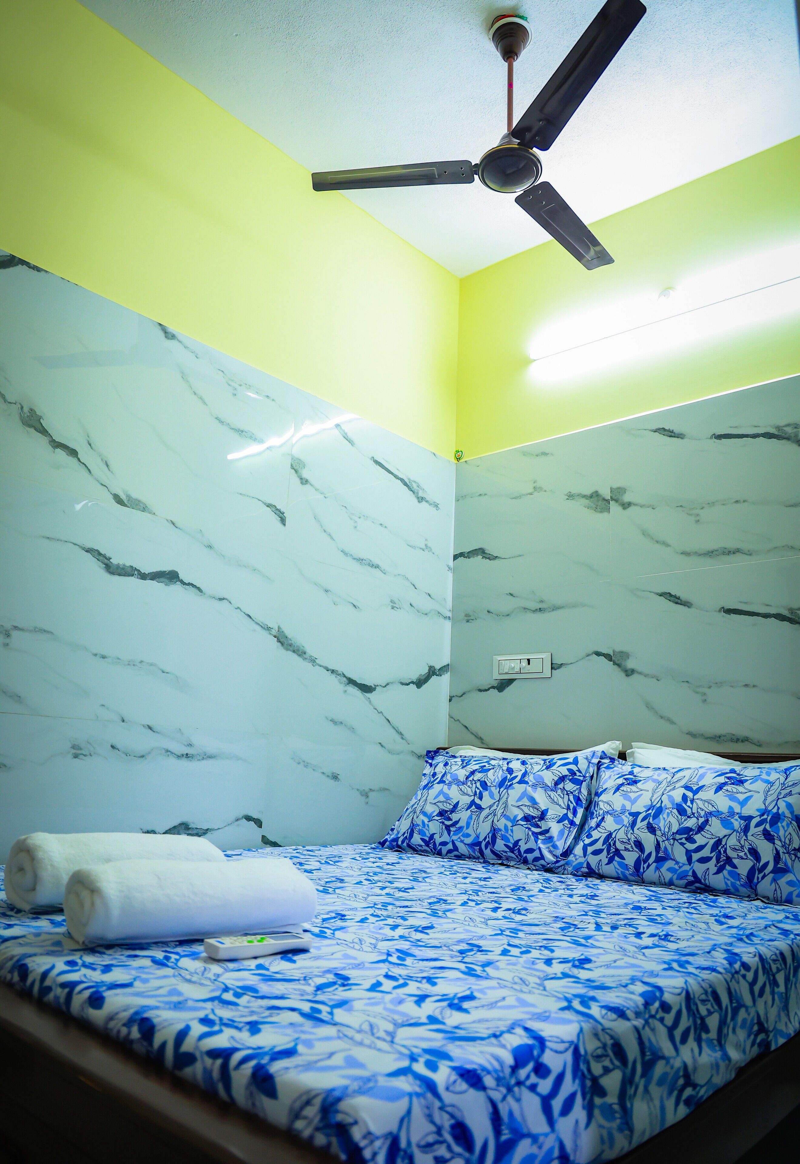 Deluxe Double Room, Mountain View | Bed sheets