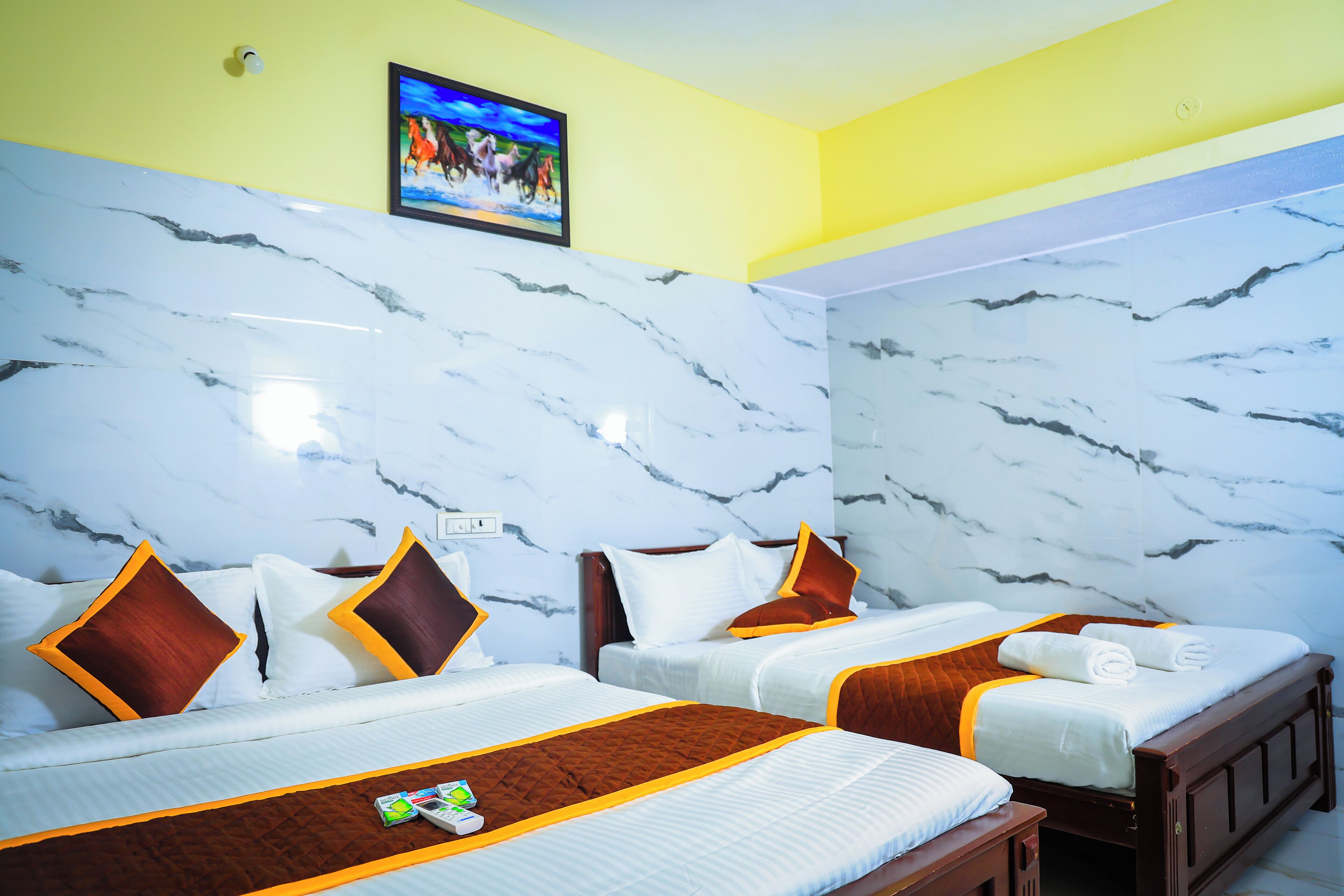 豪華四人房 | 床單