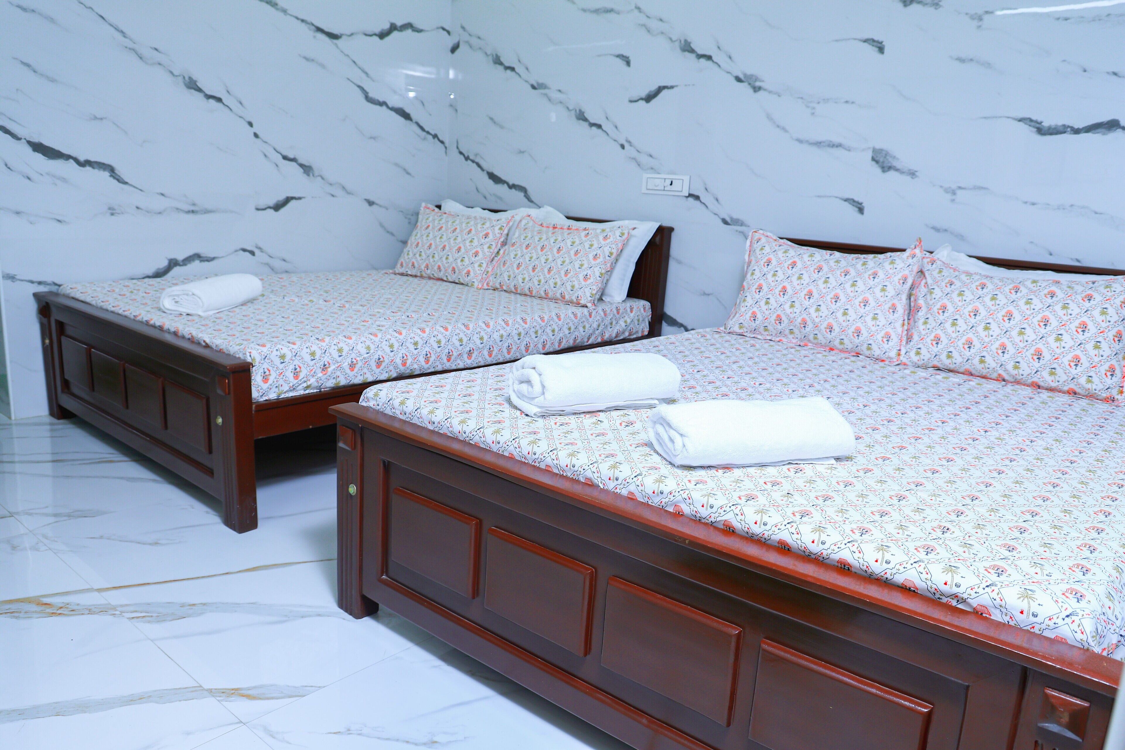 Superior Quadruple Room, City View | Bed sheets