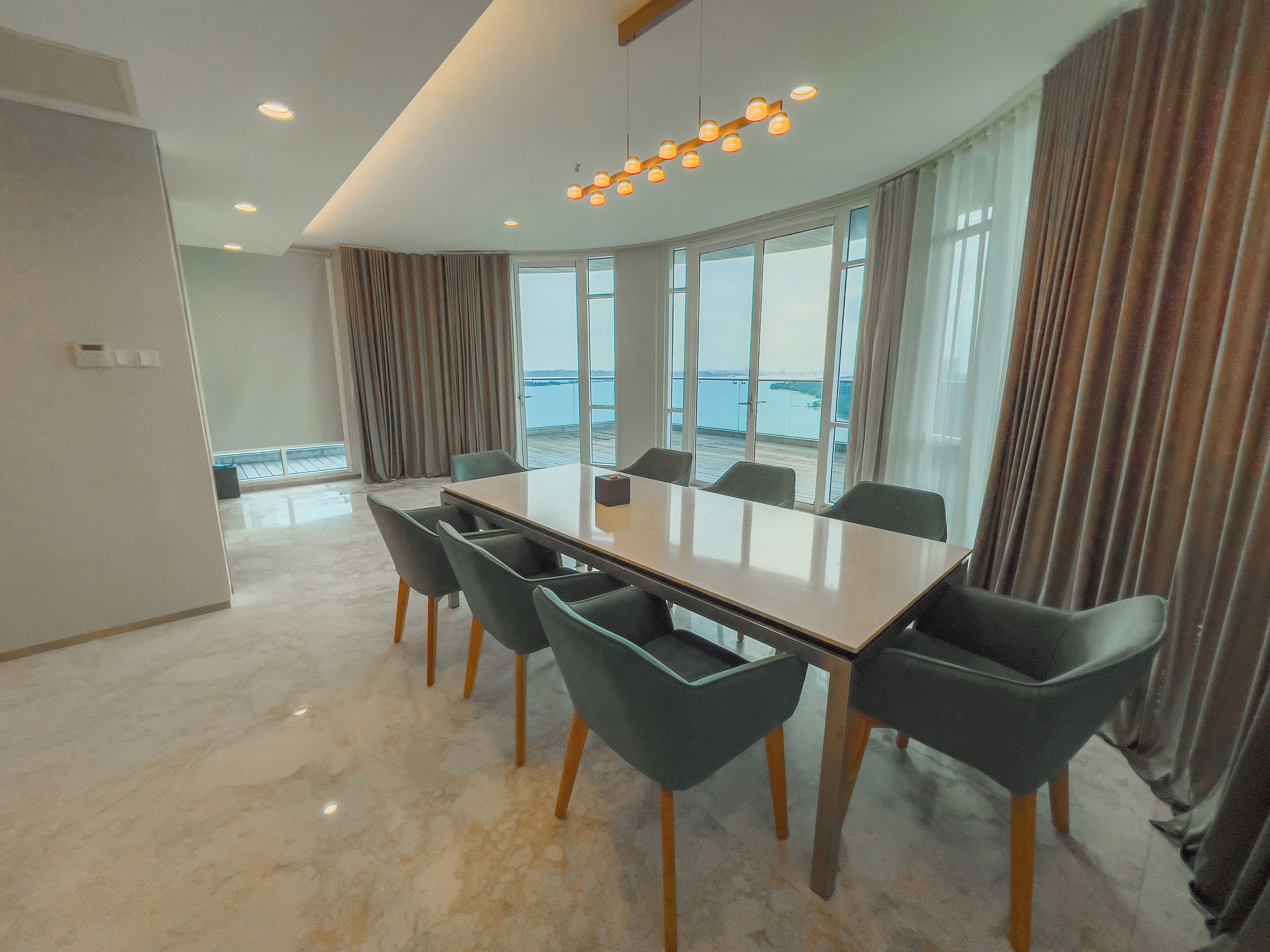 Habitació triple destacada | Decoració individual, mobiliari individual i escriptori 