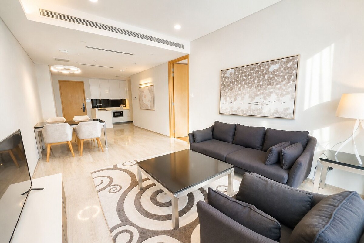 BOTANIC SUPERIOR 2 BEDROOM KING | Desk, laptop workspace, blackout drapes, iron/ironing board
