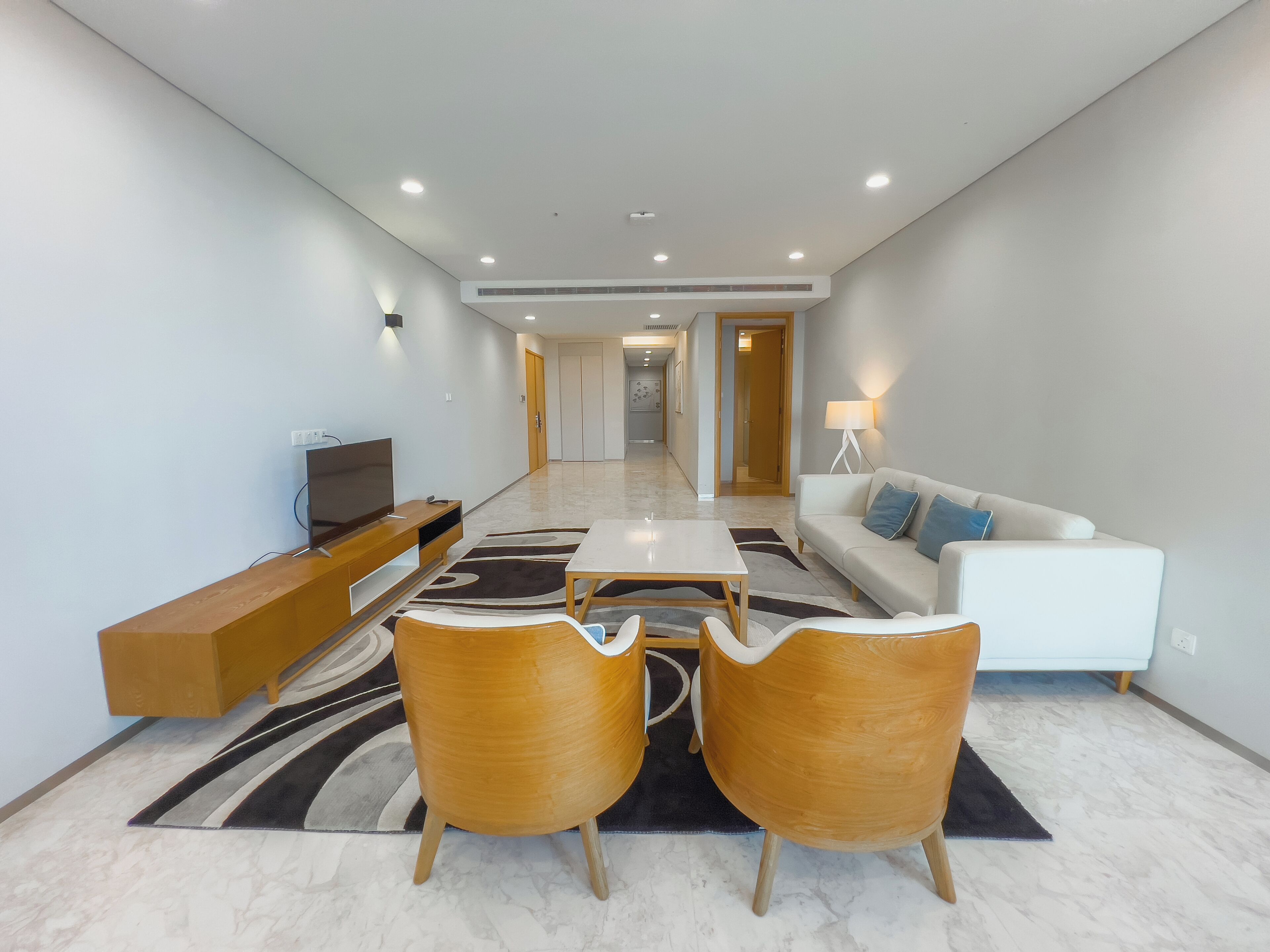 PENTHOUSE 3 BEDROOM | Individuell dekoriert, individuell eingerichtet, Schreibtisch