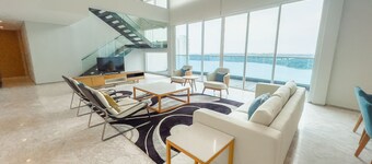 UH FLAT HOTELS & RESORTS PINETREE