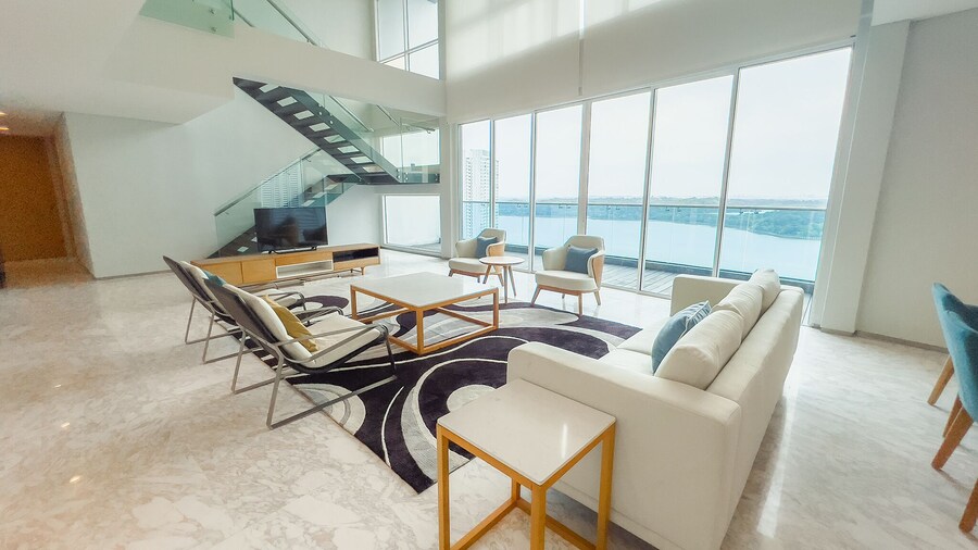 UH FLAT HOTELS & RESORTS PINETREE