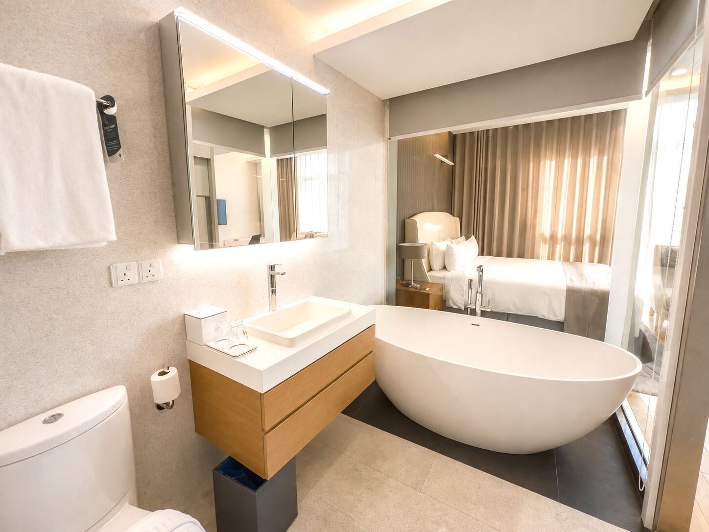 PENTHOUSE 3 BEDROOM | バスルーム | ヘアドライヤー、タオル、石鹸、シャンプー