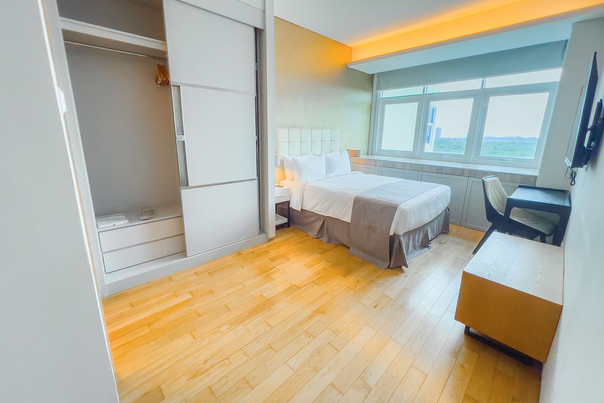 Individually decorated, individually furnished, desk, laptop workspace