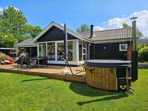 House | Outdoor dining - 5 Star Holiday Home in Follenslev (Follenslev)