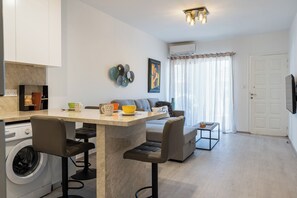 Interior - Charming 1-bedroom Apartment in Gorgeous Lighthouse Beach / Paphos (Paphos)