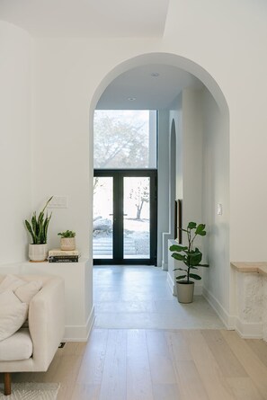 المنشأة من الداخل