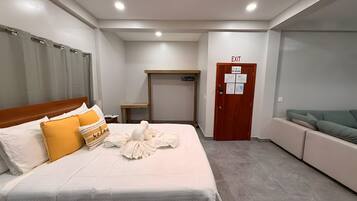 1 bedroom, in-room safe, iron/ironing board, WiFi