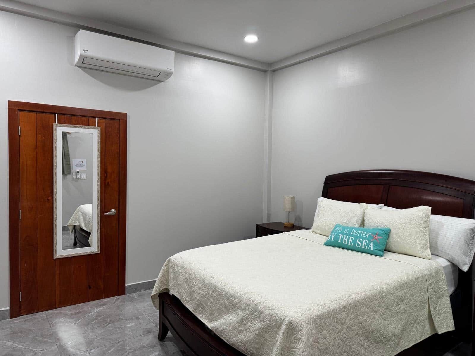 1 habitación y caja de seguridad en la habitación 