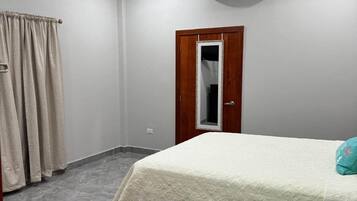 In-room safe, iron/ironing board, WiFi, bed sheets