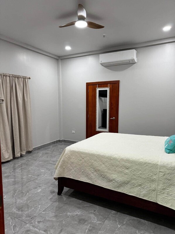 In-room safe, iron/ironing board, WiFi, bed sheets